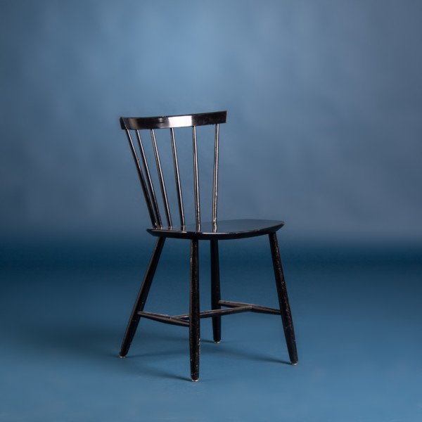 Chaise à barreaux noire